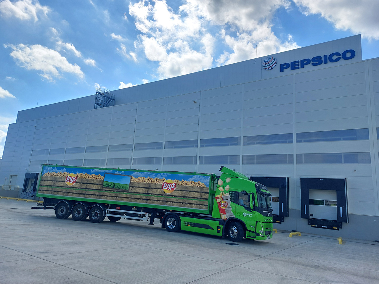 PepsiCo România investește în transportul sustenabil cu achiziția primului autocamion electric de la Volvo Trucks